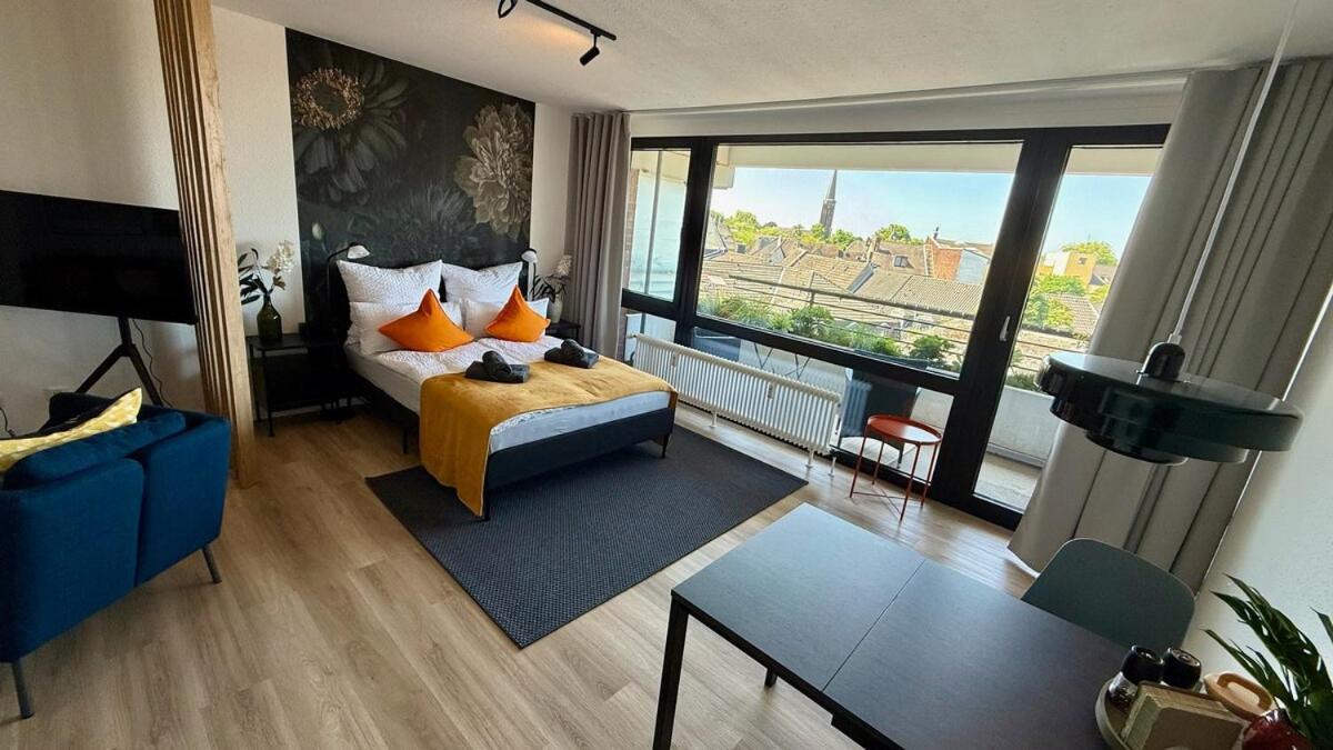 Bett und Blick auf den Moerser Kirchturm in Bostel 96